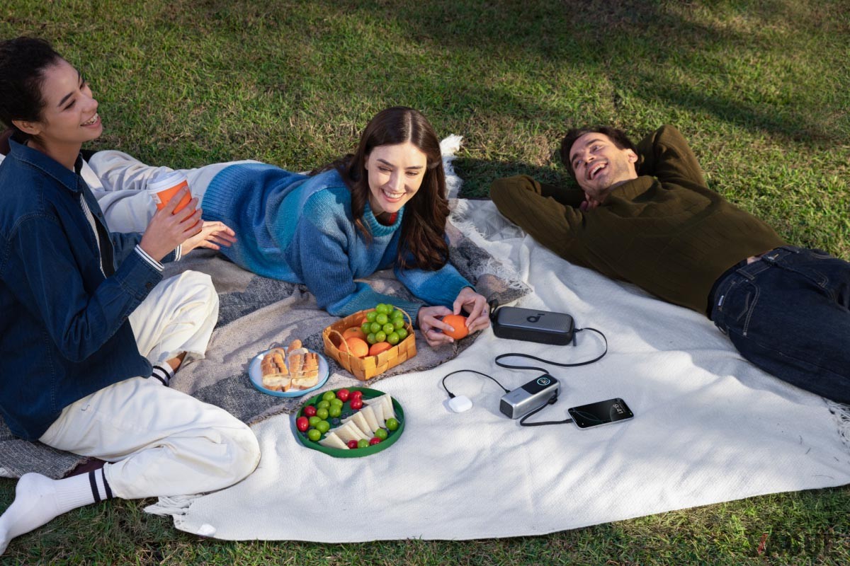 「Anker Power Bank」を用意しておけば、アウトドアであってもバッテリー切れの心配要らずで楽しめるはず