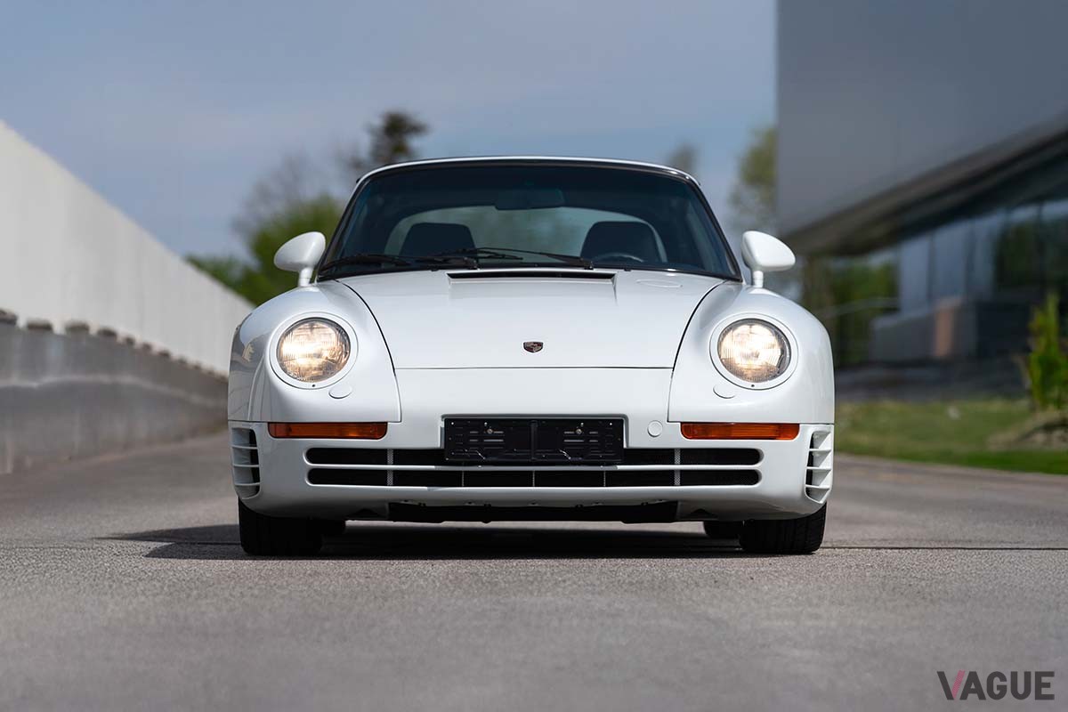 オークションに出品され、129万9750ユーロ（約2億1200万円）で落札された1987年式ポルシェ「959“スピードスター”」Paolo Carlini(c)2025 Courtesy of RM　Sotheby's