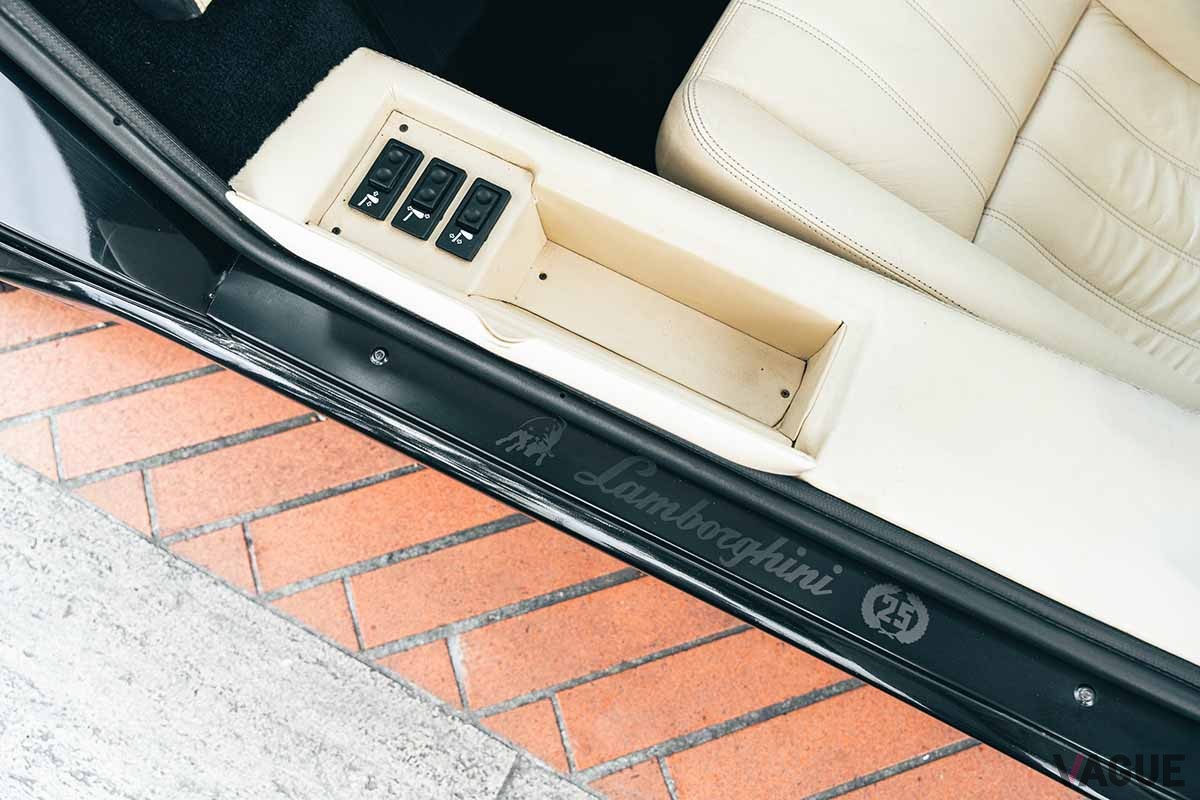 オークションに出品され、高値で落札された1989年式ランボルギーニ「カウンタック25thアニバーサリー」 Ivan Caravona(c)2025 Courtesy of RM Sotheby's