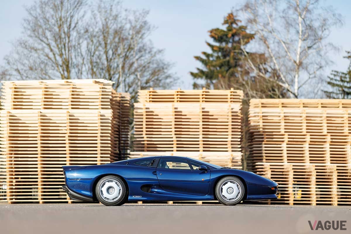 オークションに出品され38万1875ユーロ（日本円で6188万円）で落札された1994年式ジャガー「XJ220」Peter Singhof(c)2025　Courtesy of RM Sotheby's