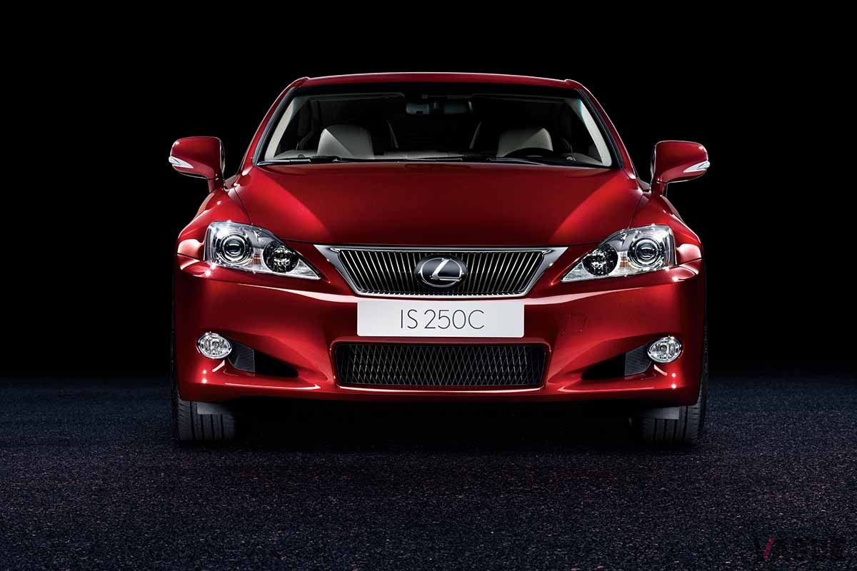いまから16年前の2009年5月7日に発売されたレクサス「IS250C」（海外仕様）