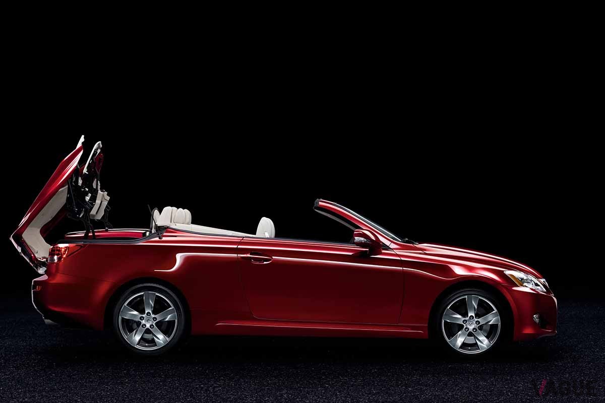 いまから16年前の2009年5月7日に発売されたレクサス「IS250C」（海外仕様）