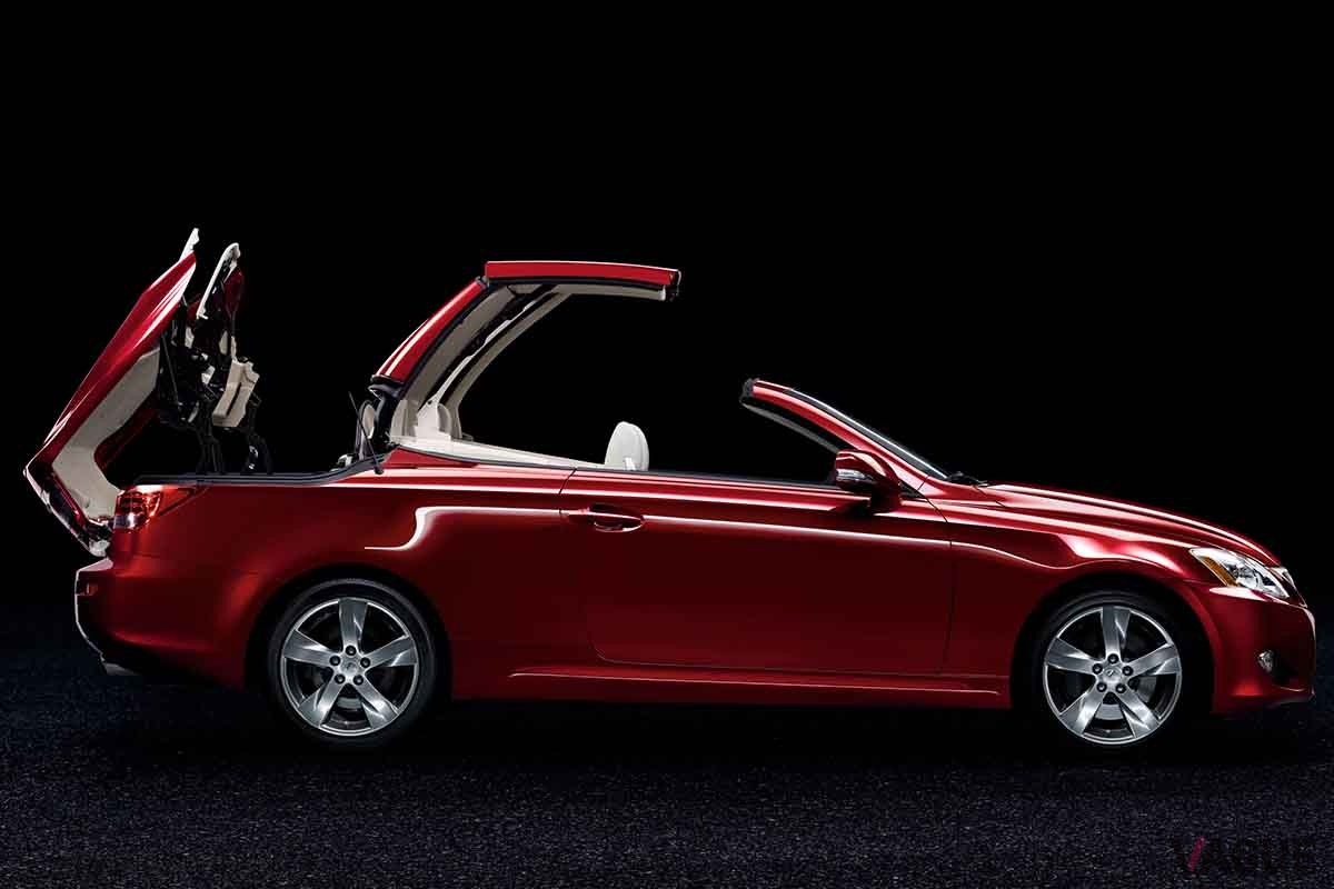 いまから16年前の2009年5月7日に発売されたレクサス「IS250C」（海外仕様）