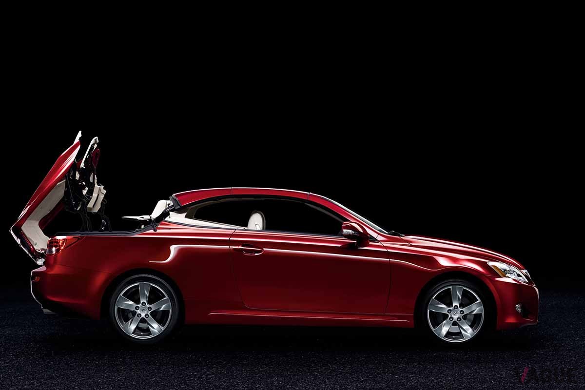 いまから16年前の2009年5月7日に発売されたレクサス「IS250C」（海外仕様）