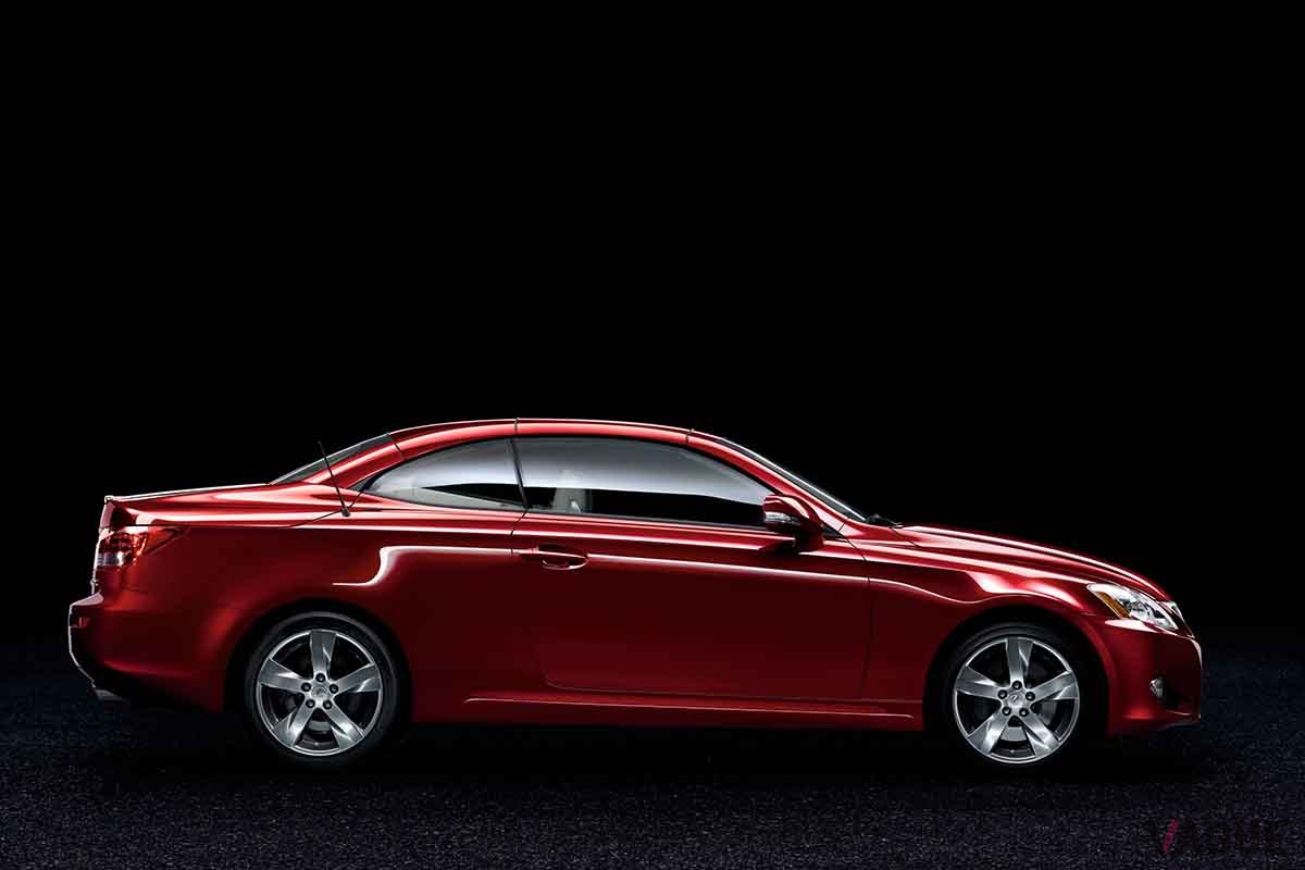 いまから16年前の2009年5月7日に発売されたレクサス「IS250C」（海外仕様）