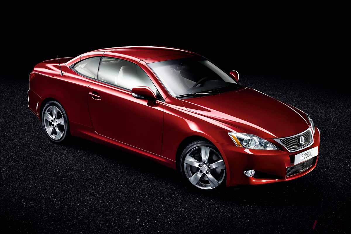 いまから16年前の2009年5月7日に発売されたレクサス「IS250C」（海外仕様）
