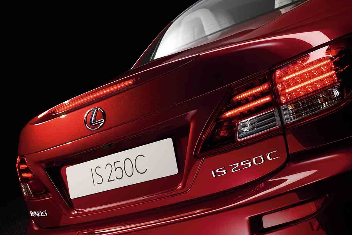 いまから16年前の2009年5月7日に発売されたレクサス「IS250C」（海外仕様）