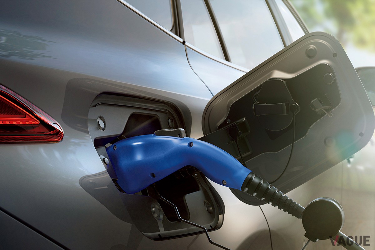 2022年9月に登場したPHEVシステム搭載のハリアー「Z E-Four」は620万円だが、エントリーモデルのハリアー「S」なら312万8000円と320万円を切る