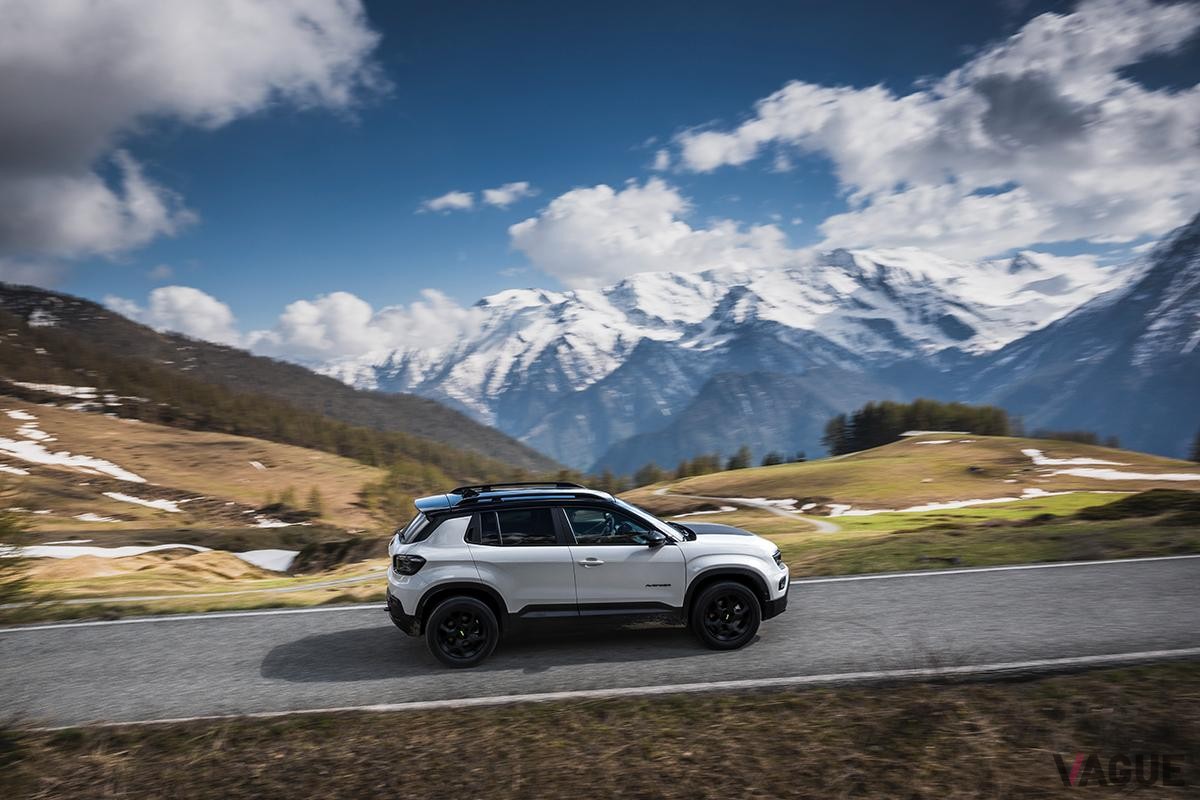 欧州で写真が公開されたジープのコンパクトSUV「アベンジャー4xe」