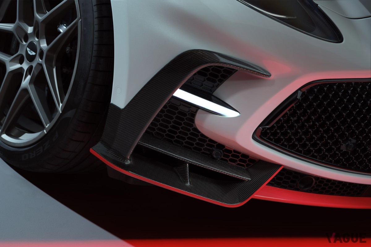 アストンマーティン新型「DBX S」