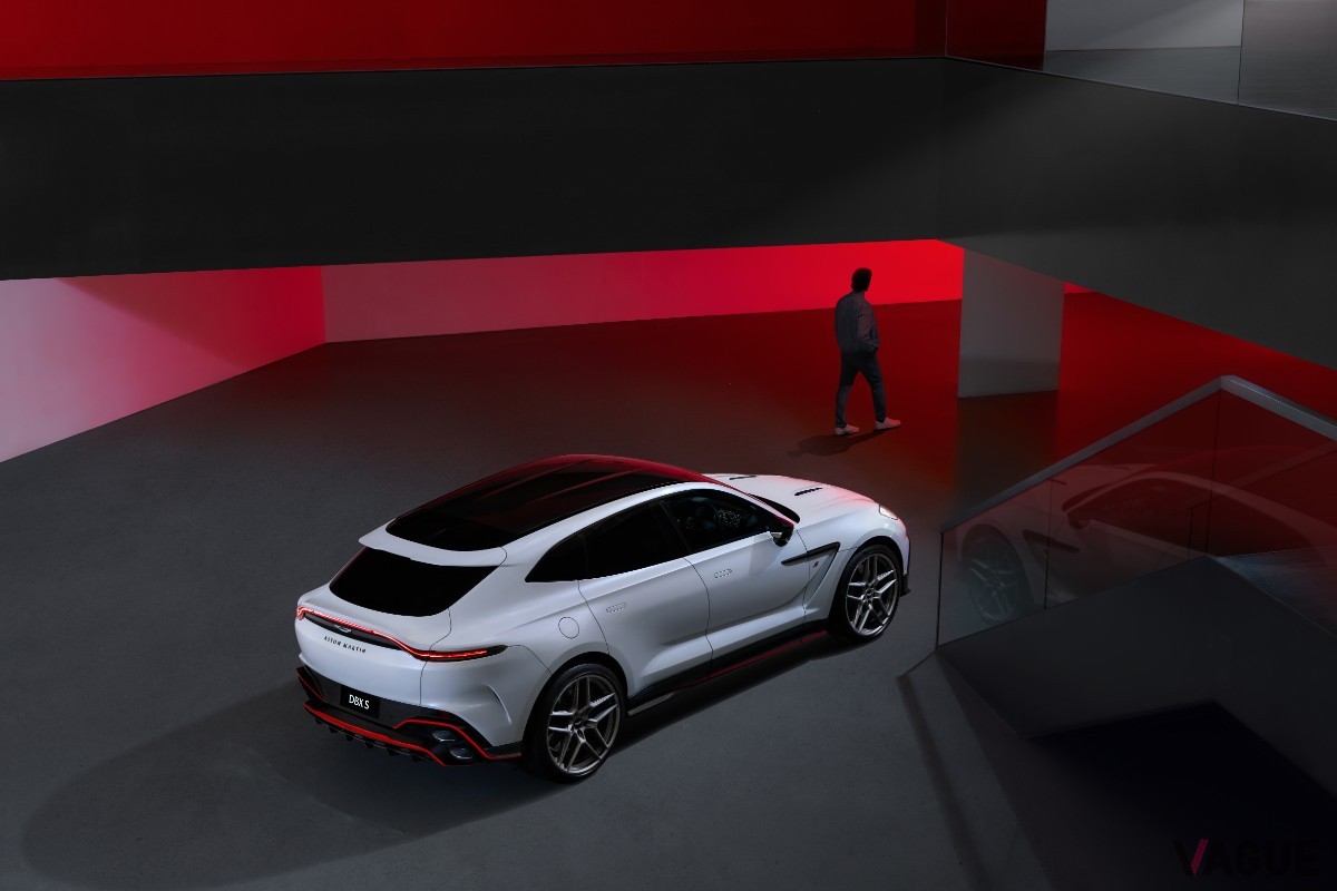 アストンマーティン新型「DBX S」