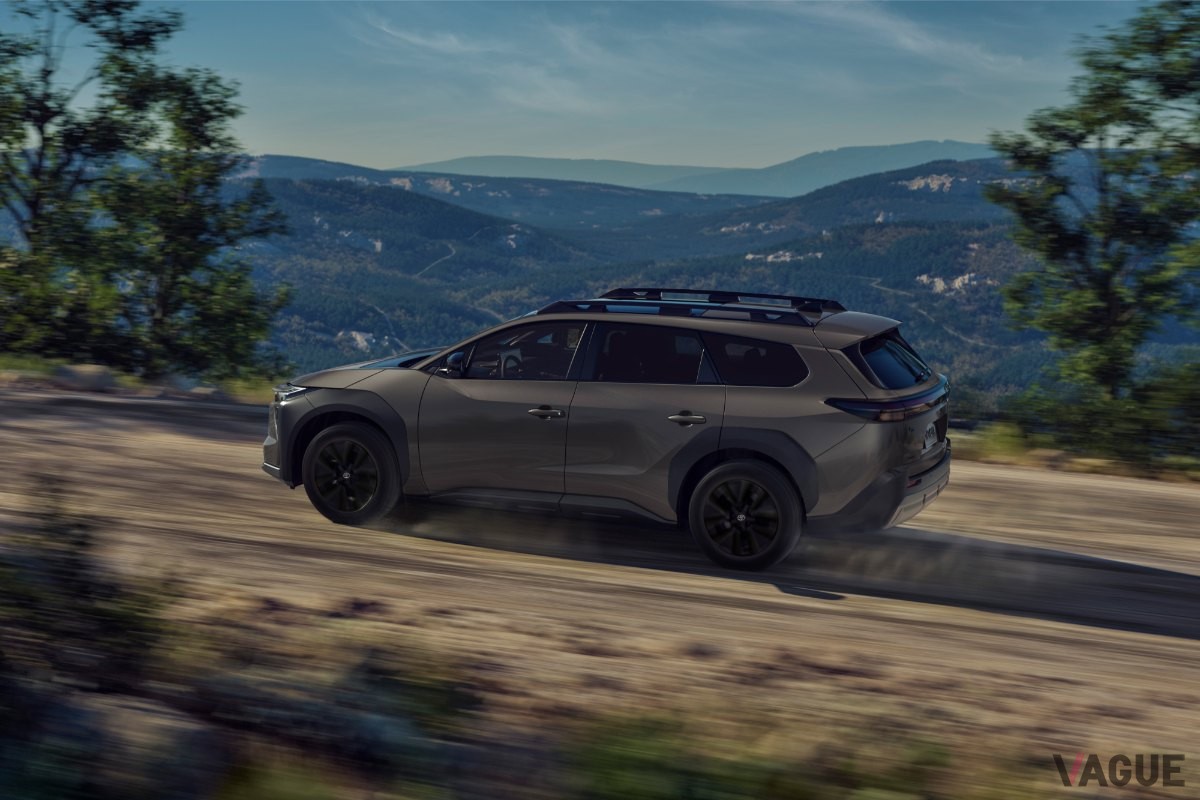 トヨタの電動SUV新型「bZウッドランド」