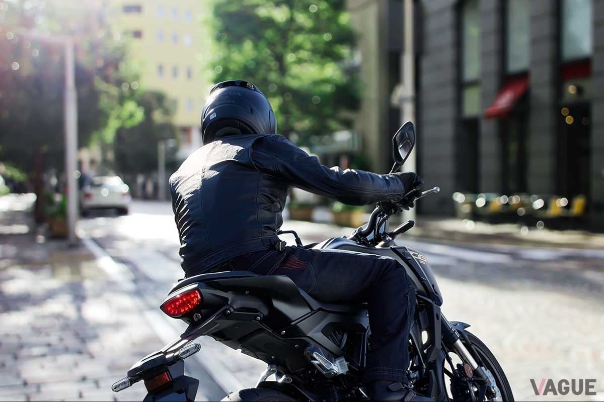 日常からツーリングまでこなせる原付二種MTモデル。写真はホンダ「CB125R」