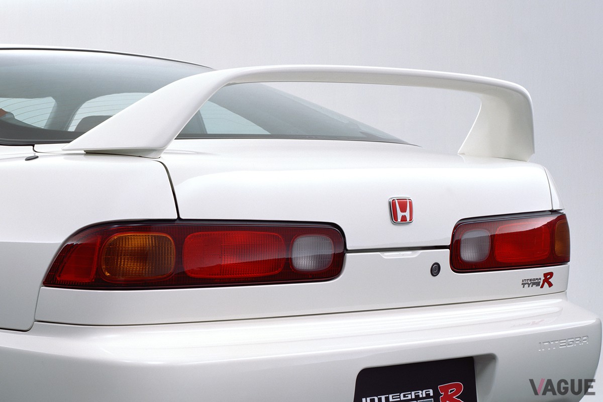 1995年8月のマイナーチェンジでフロントマスクを変更したインテグラ。さらにインテグラ初の「タイプR」もこの際に設定された