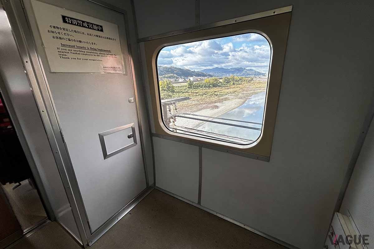 特急「こうや」のデッキ