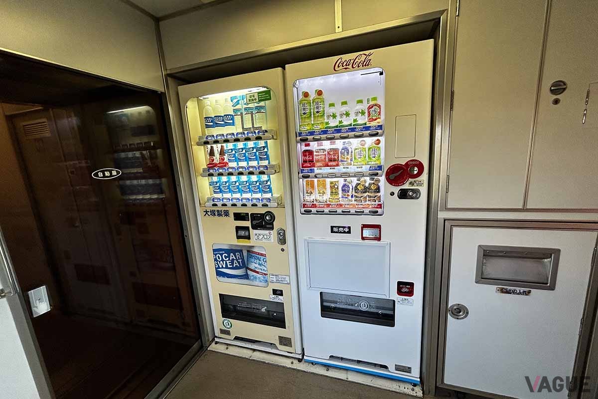 特急「こうや」のデッキにある自販機