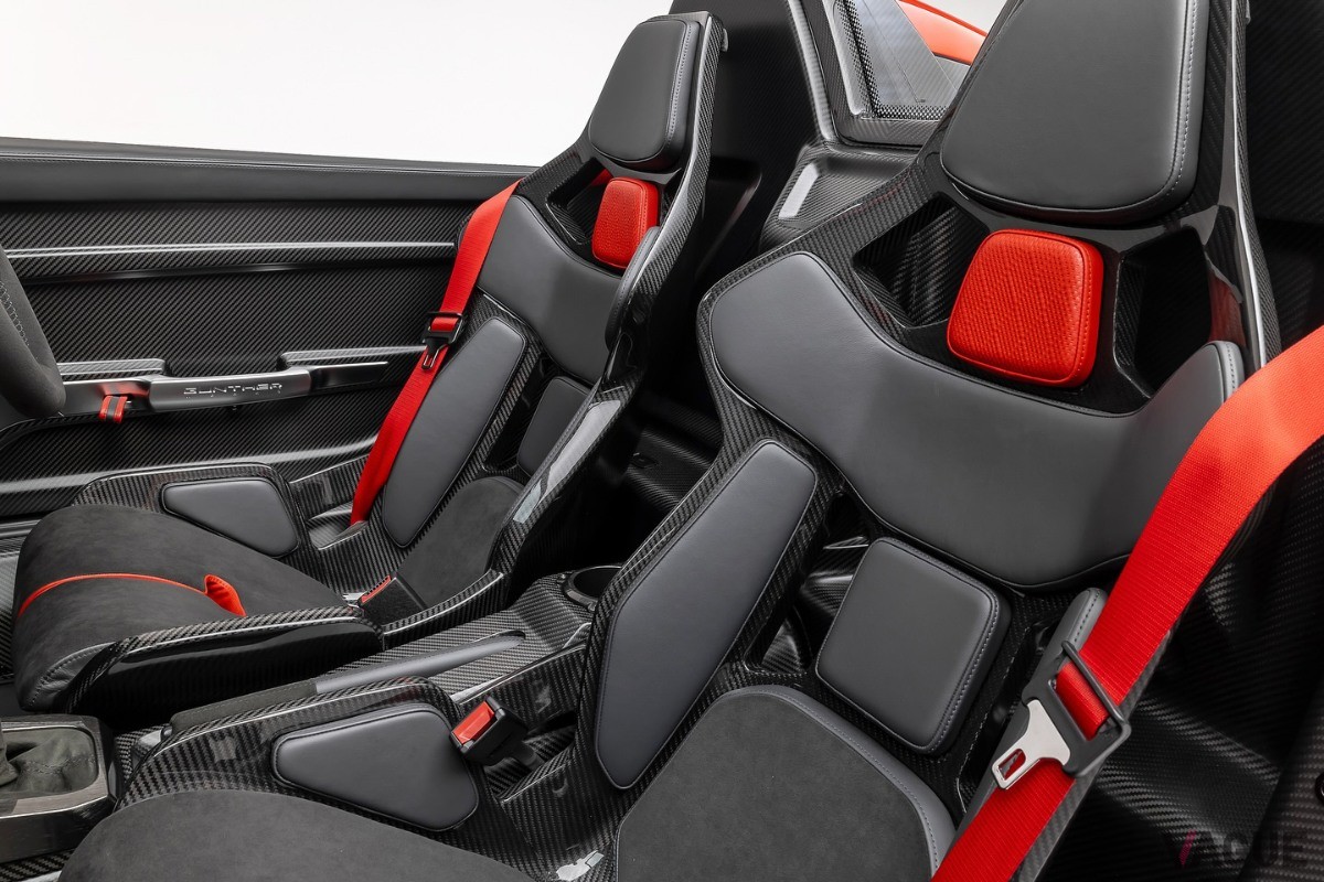 993型ポルシェ「911」をベースに、ガンサーワークスが製作したルーフレス仕様の最新レストモッド「ザ・トップレス・コミッション」