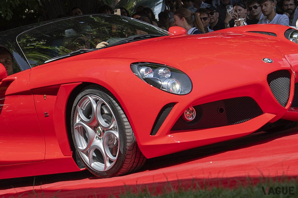 希少！！ アルファロメオ8C コンペティツィオーネ 大判ハードカバー正規カタログ 世界に1台だけの“究極にセクシー”な8Cが降臨!? ザガートが手がけ