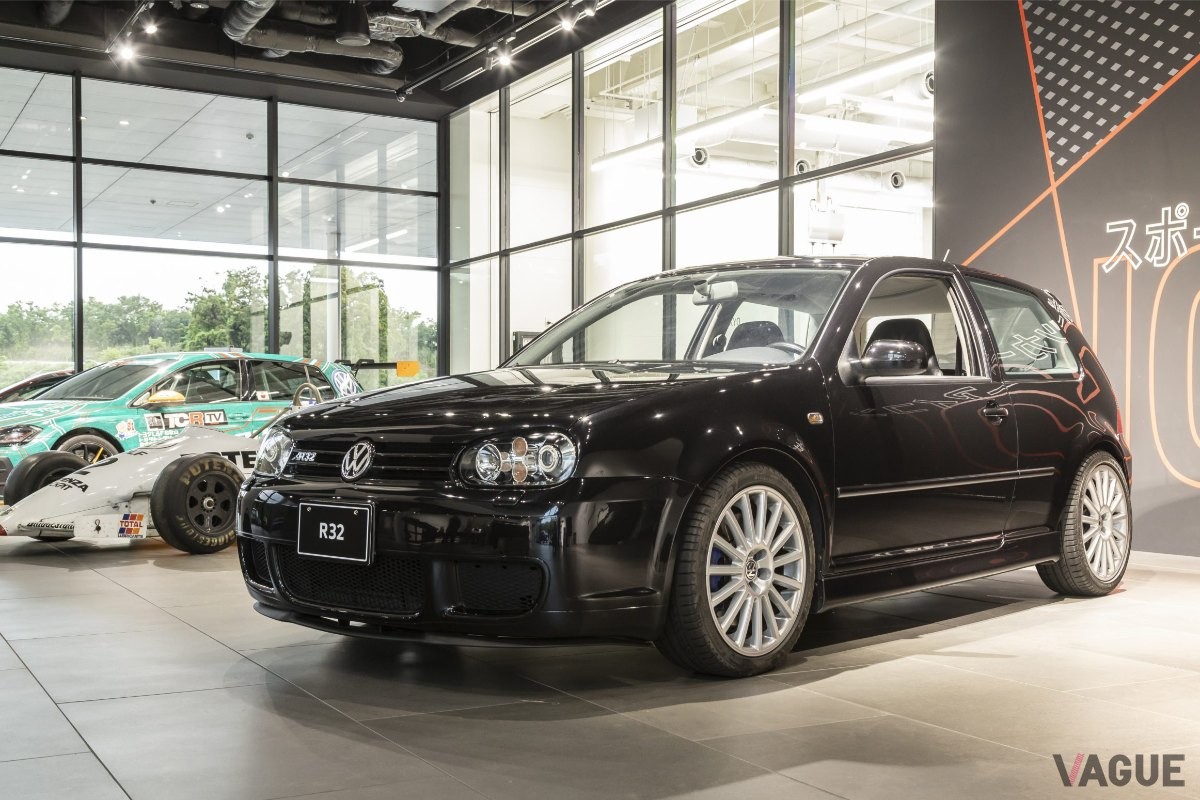 フォルクスワーゲン「ゴルフIV」をベースに仕立てられたハイパフォーマンスモデル「ゴルフR32」