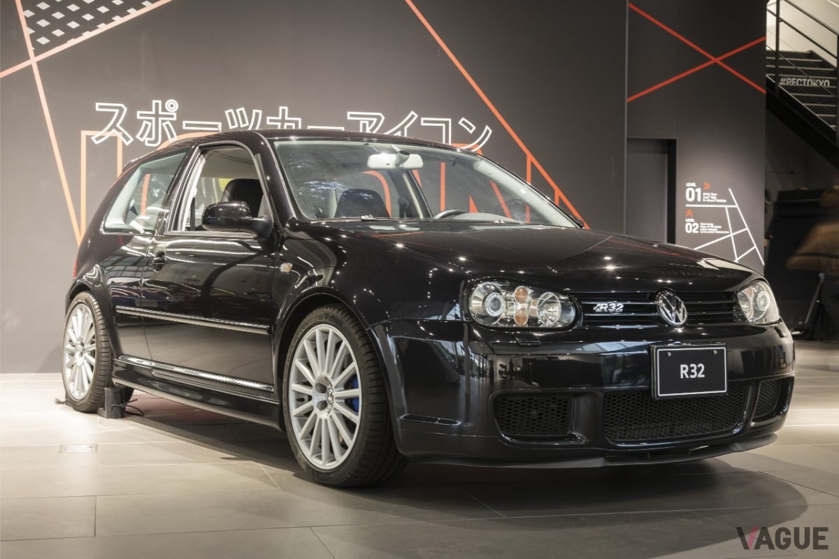 フォルクスワーゲン「ゴルフIV」をベースに仕立てられたハイパフォーマンスモデル「ゴルフR32」