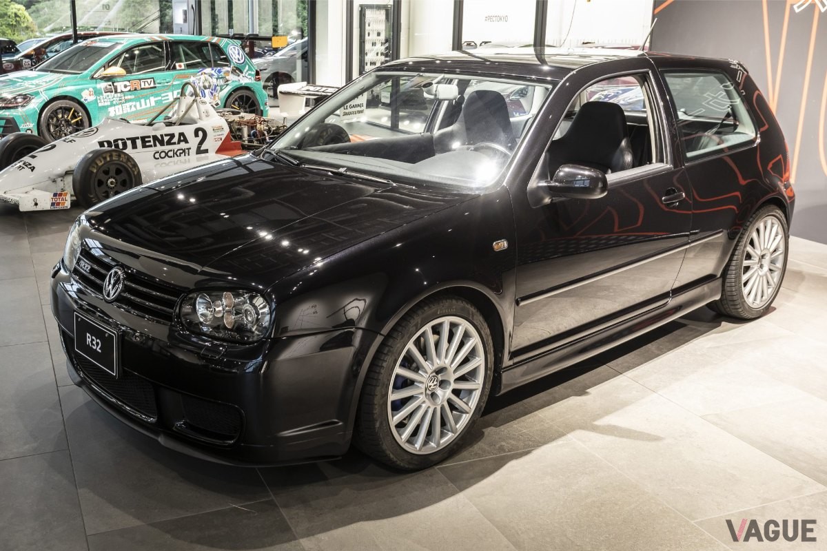フォルクスワーゲン「ゴルフIV」をベースに仕立てられたハイパフォーマンスモデル「ゴルフR32」