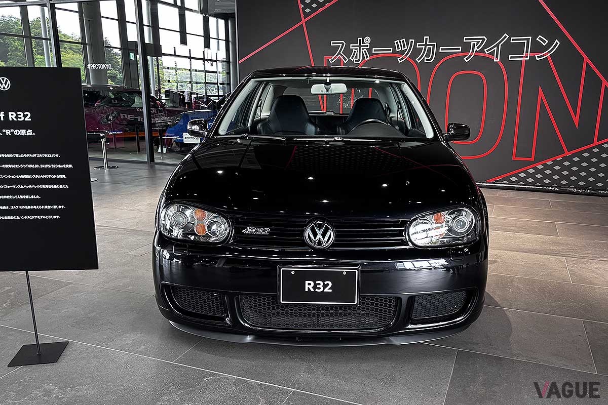 フォルクスワーゲン「ゴルフIV」をベースに仕立てられたハイパフォーマンスモデル「ゴルフR32」