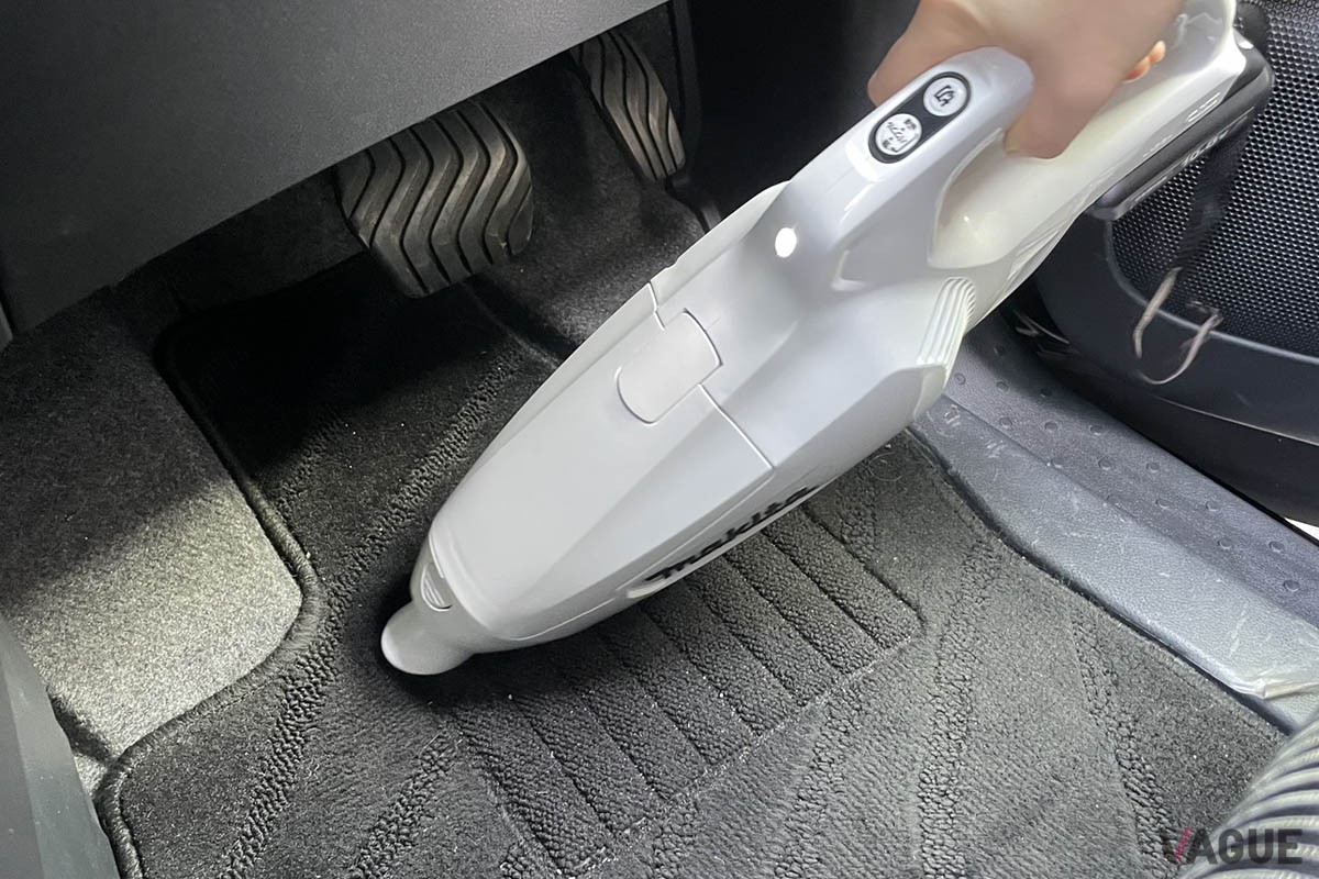 ゴミ掃除はスティッククリーナーで