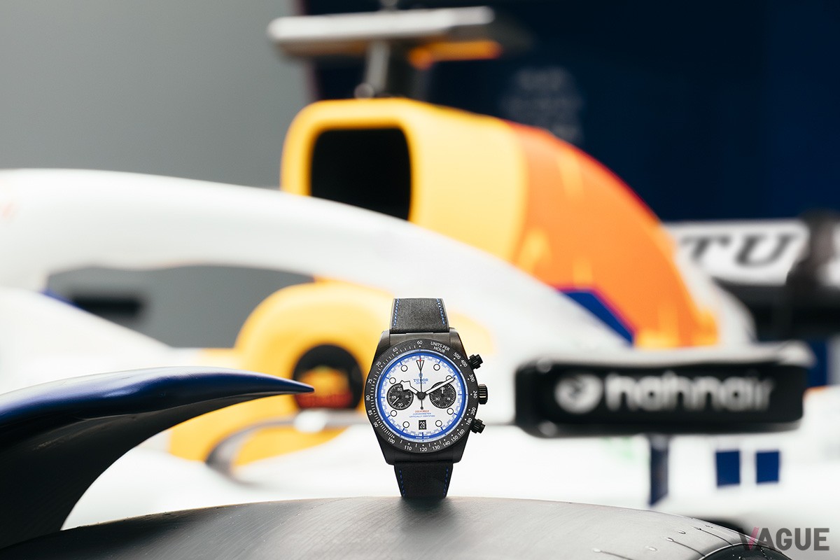 2010年代以来のF1との深い結びつきをカーボンケースとダイヤルデザインで体現する特別な1本。RB F1チームのファンなら必携の1本