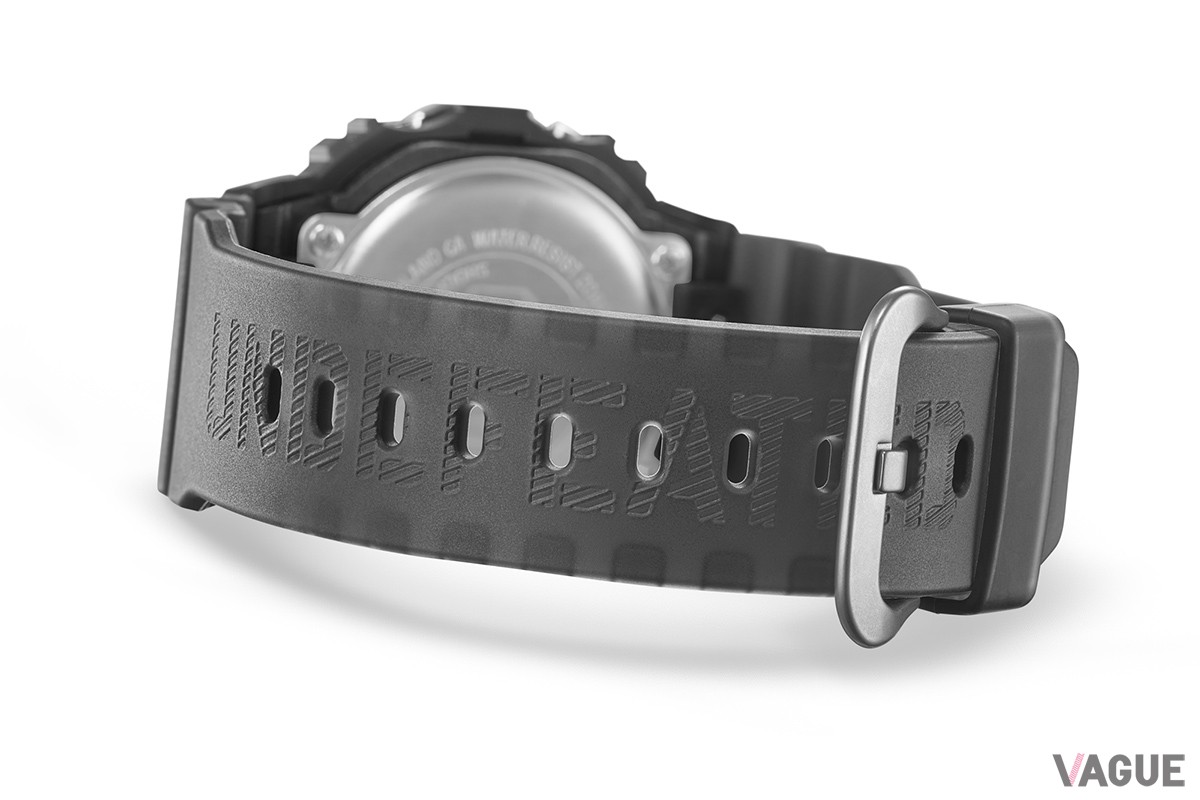 バンドをよく見れば「UNDEFEATED」の文字が確認できる