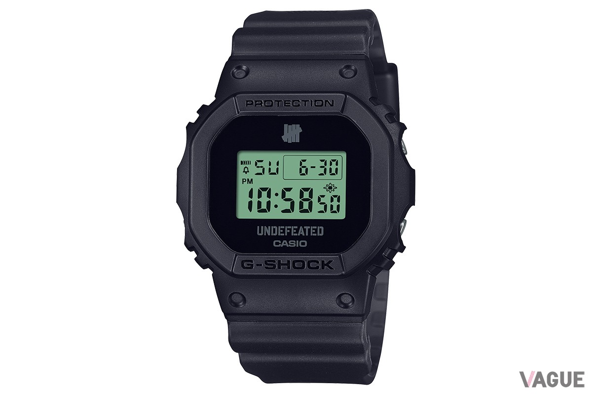 アイコニックな角形ケースを舞台としたコラボモデル。20気圧防水性能も搭載