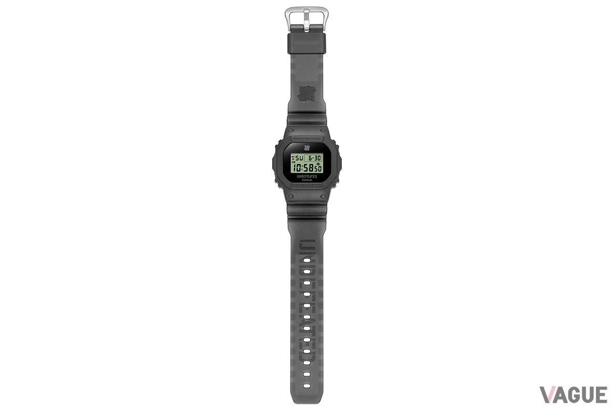 バンドをよく見れば「UNDEFEATED」の文字が確認できる