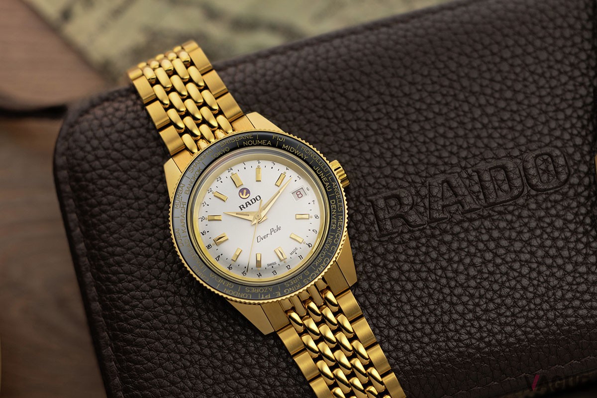 1962年誕生の「キャプテン クック オーバーポール」が2022年に続き今年も復活。今回はケースをイエローゴールドに輝かせケース径もサイズアップ