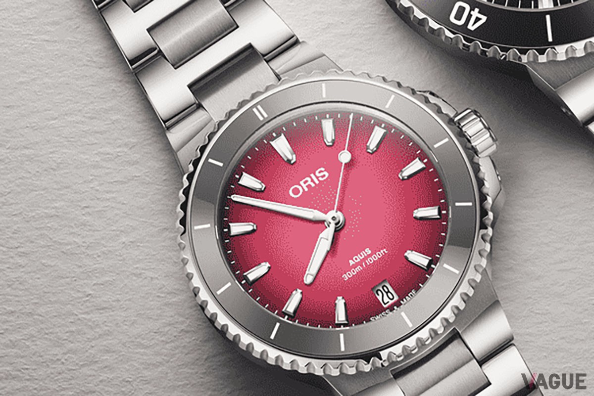 こちらは日の出をイメージした“サンライズレッドピンク”のダイヤルで、愛称はストロベリー。ケース径は36.5mm