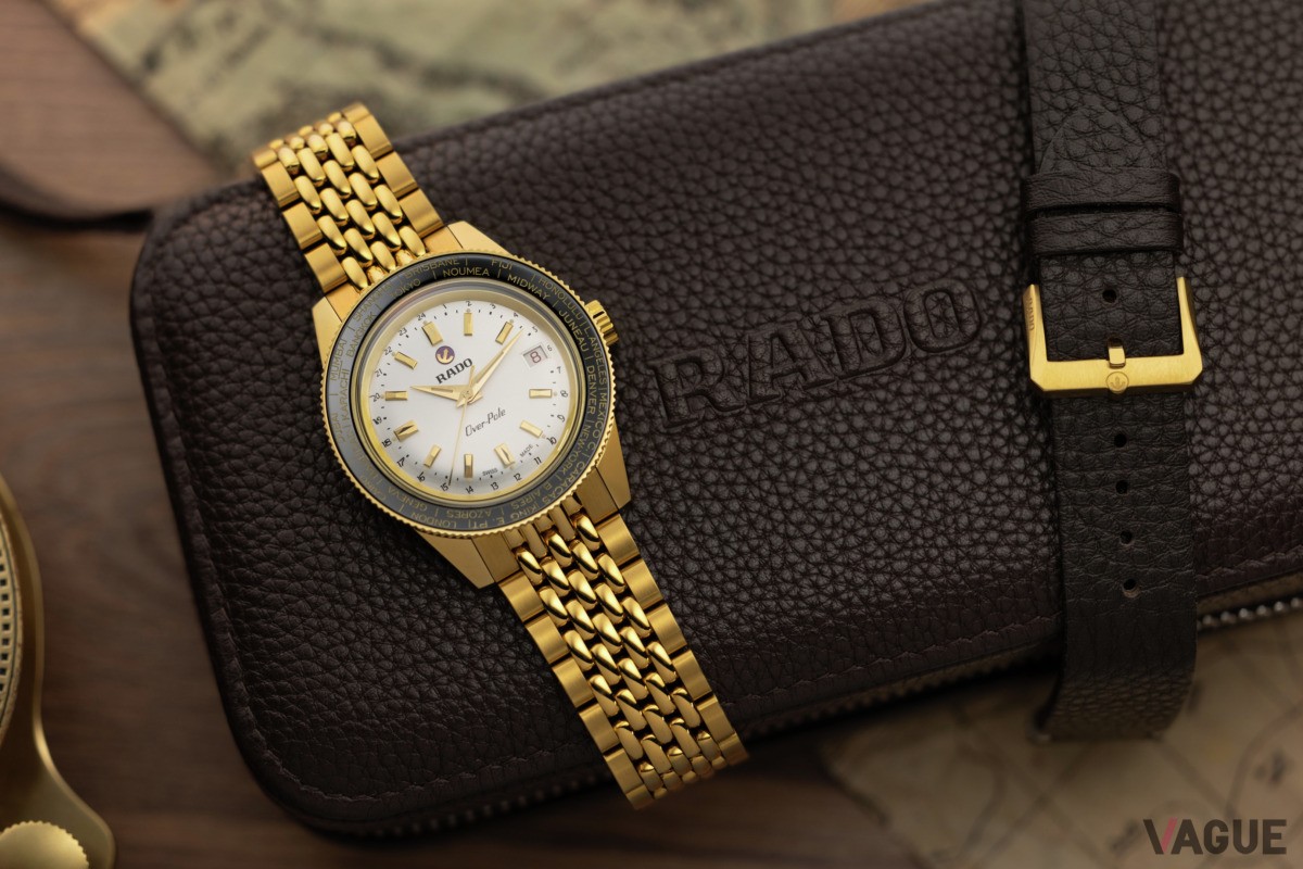 1962年誕生の「キャプテン クック オーバーポール」が2022年に続き今年も復活。今回はケースをイエローゴールドに輝かせケース径もサイズアップ