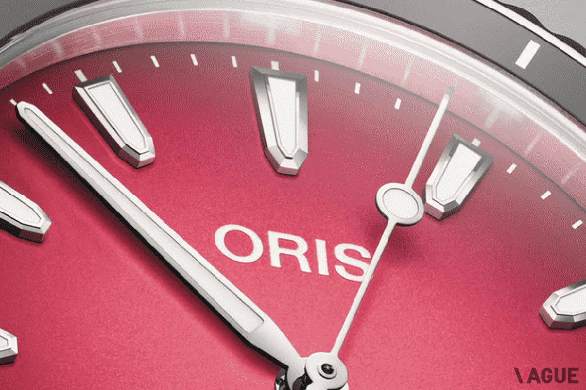 こちらは日の出をイメージした“サンライズレッドピンク”のダイヤルで、愛称はストロベリー。ケース径は36.5mm