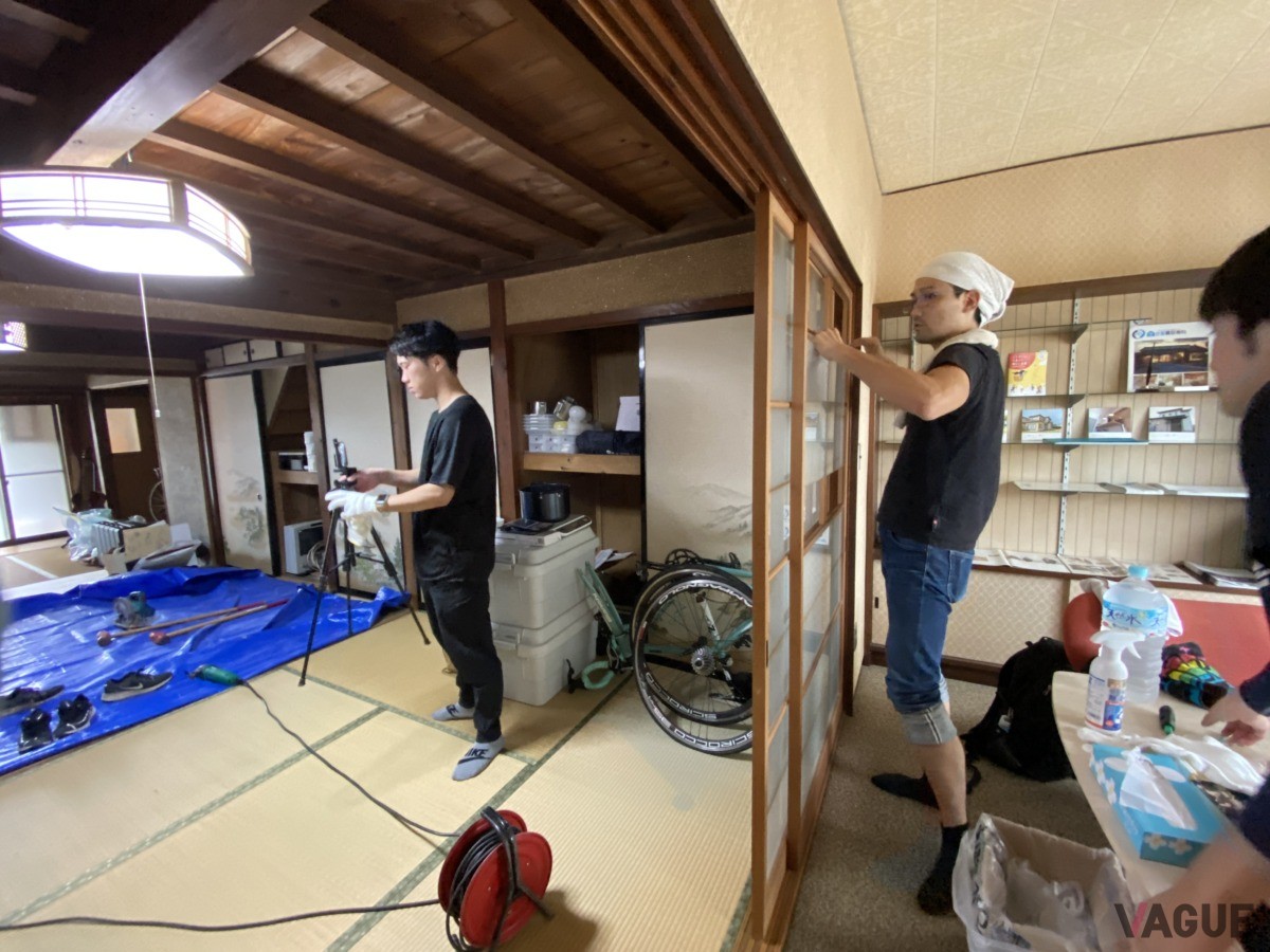  応接間・和室１間、外壁ブロックを解体し、インナーガレージに