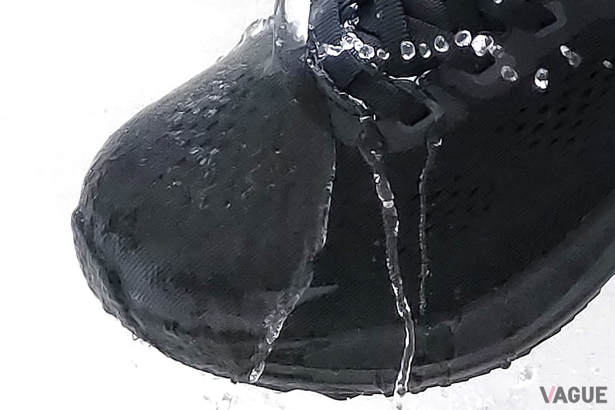 独自の防水素材「RAKU-TEX」を採用