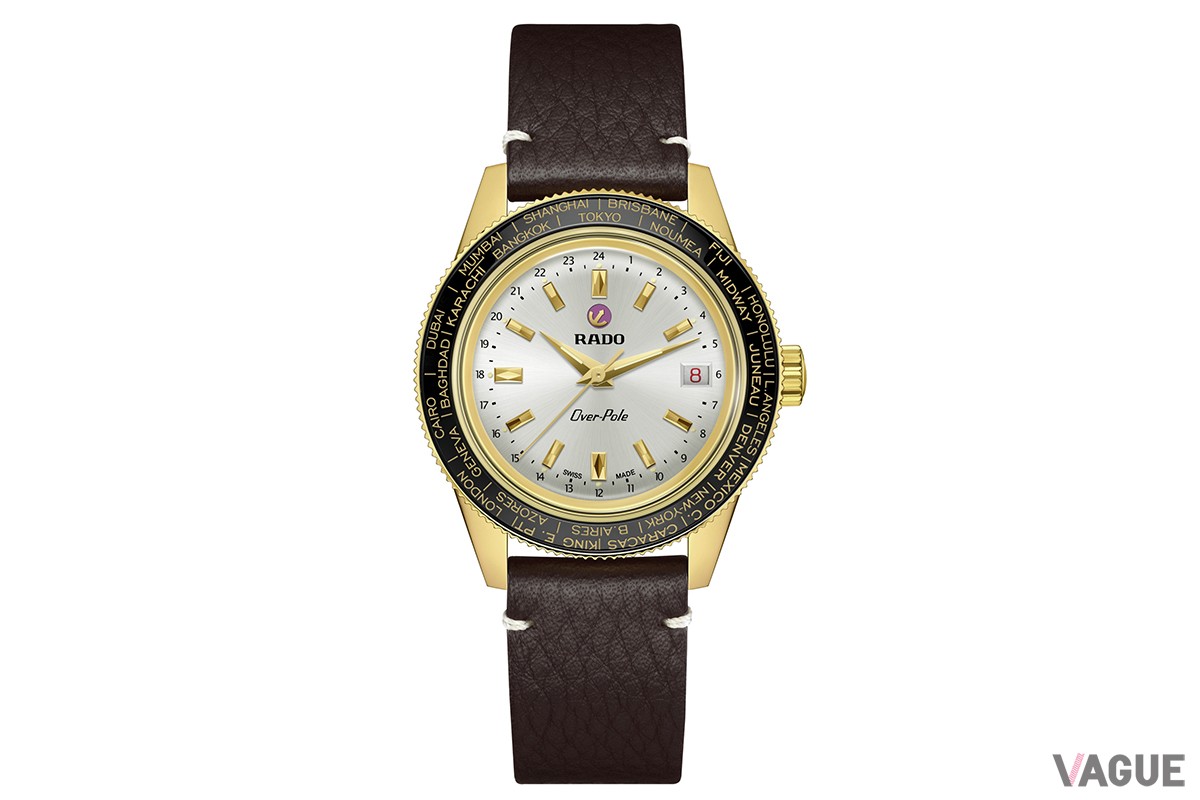 レザーストラップに付け替えれば落ち着いた印象に