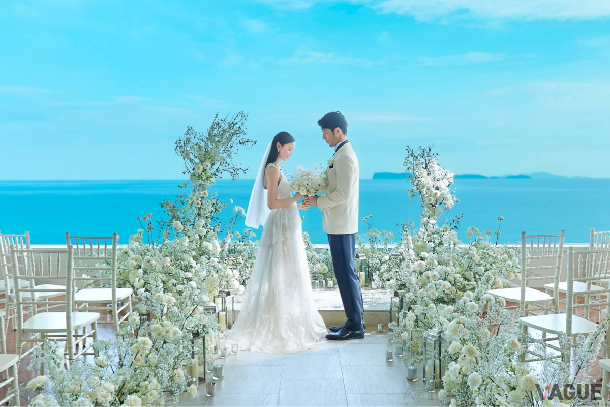 海と空を望むウエディング