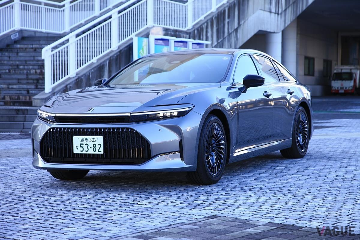 トヨタ「クラウン（セダン）」