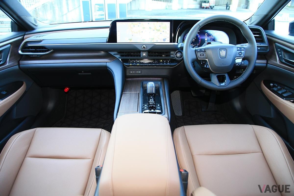 トヨタ「クラウン（セダン）」