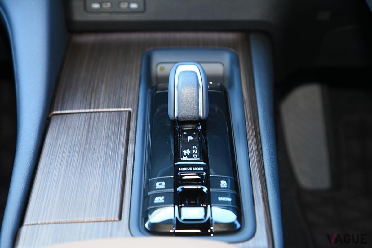 トヨタ「クラウン（セダン）」