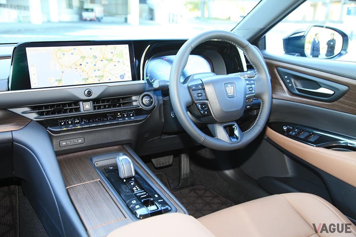 トヨタ「クラウン（セダン）」