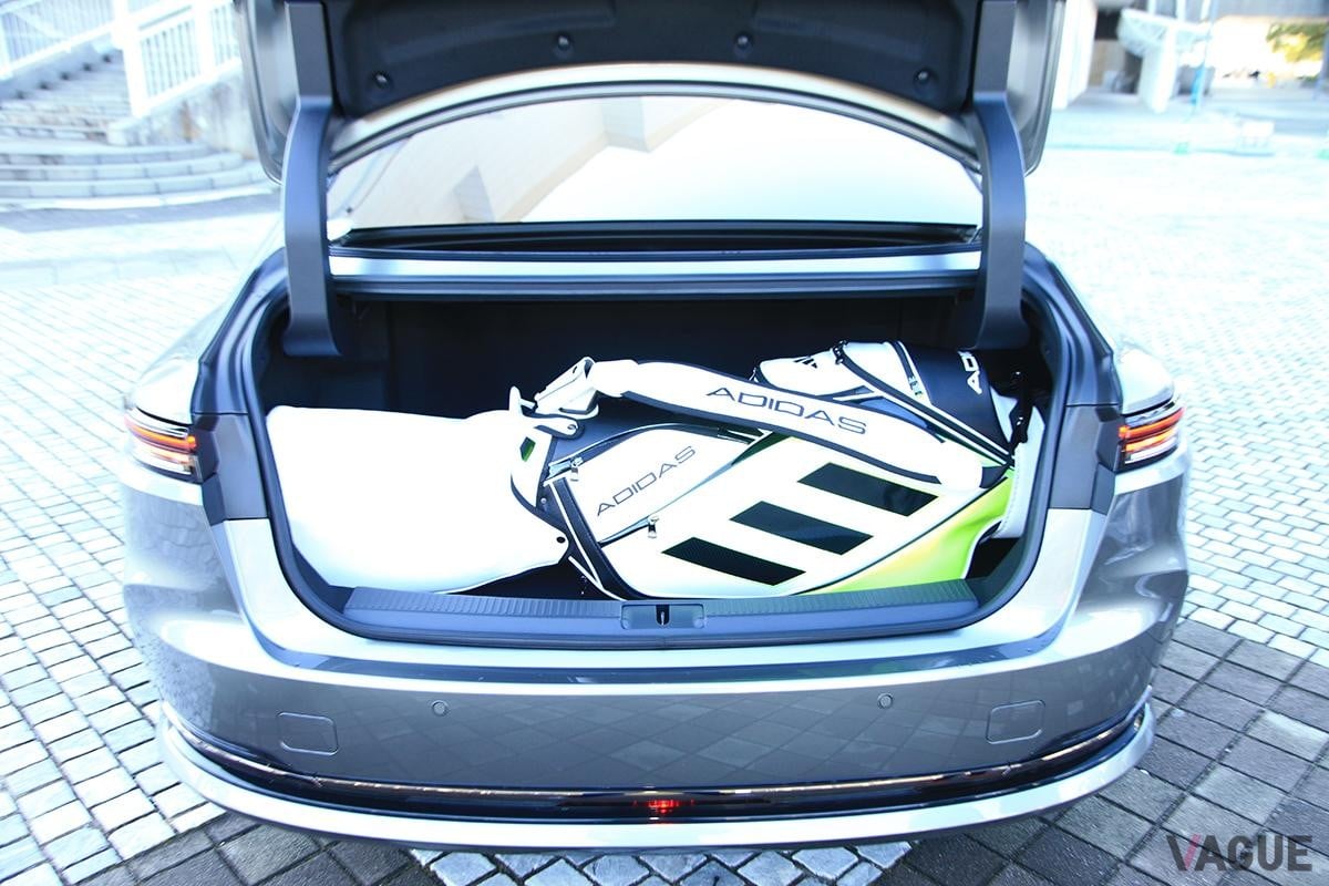 トヨタ「クラウン（セダン）」