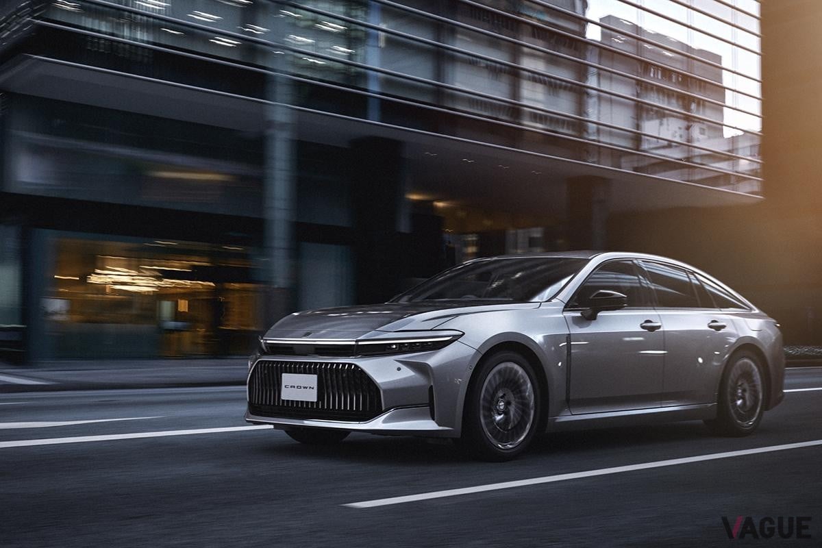 トヨタ「クラウン（セダン）」