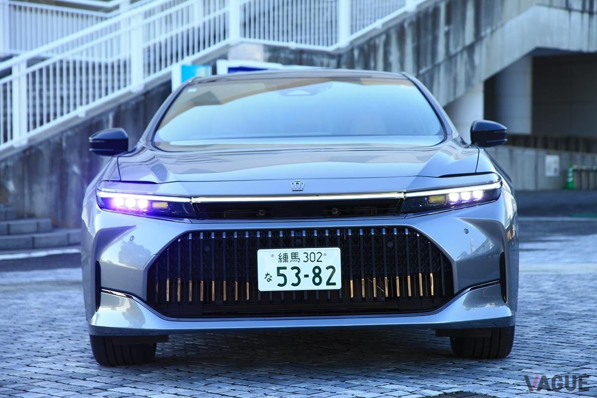 トヨタ「クラウン（セダン）」