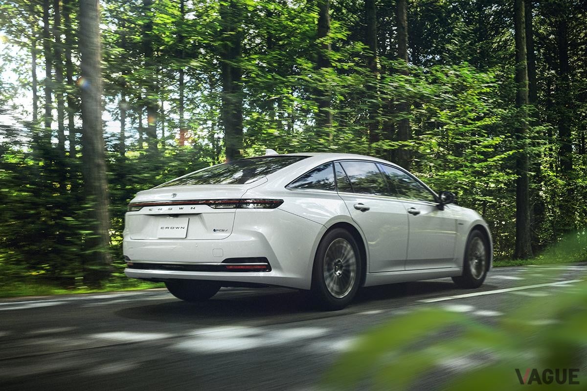 トヨタ「クラウン（セダン）」