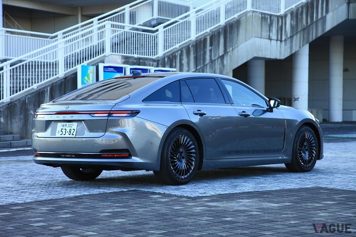 トヨタ「クラウン（セダン）」