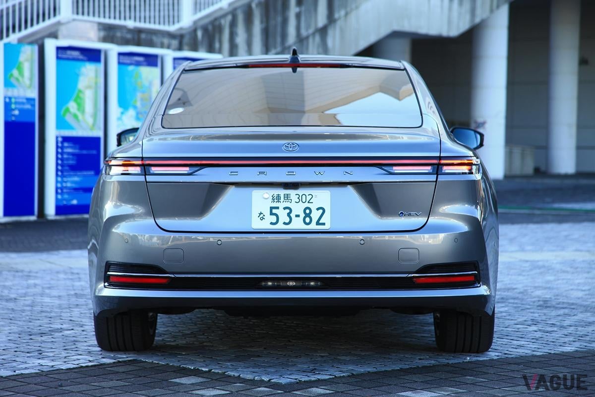 トヨタ「クラウン（セダン）」