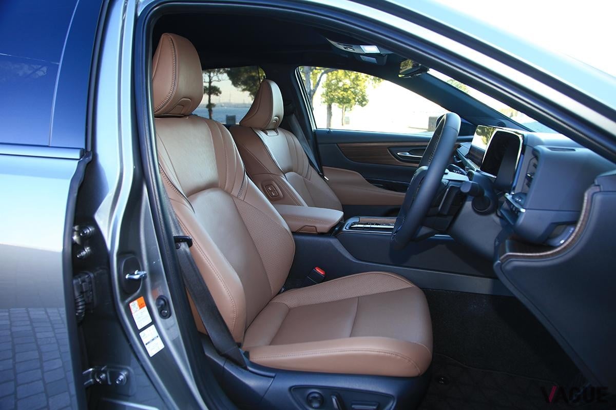 トヨタ「クラウン（セダン）」